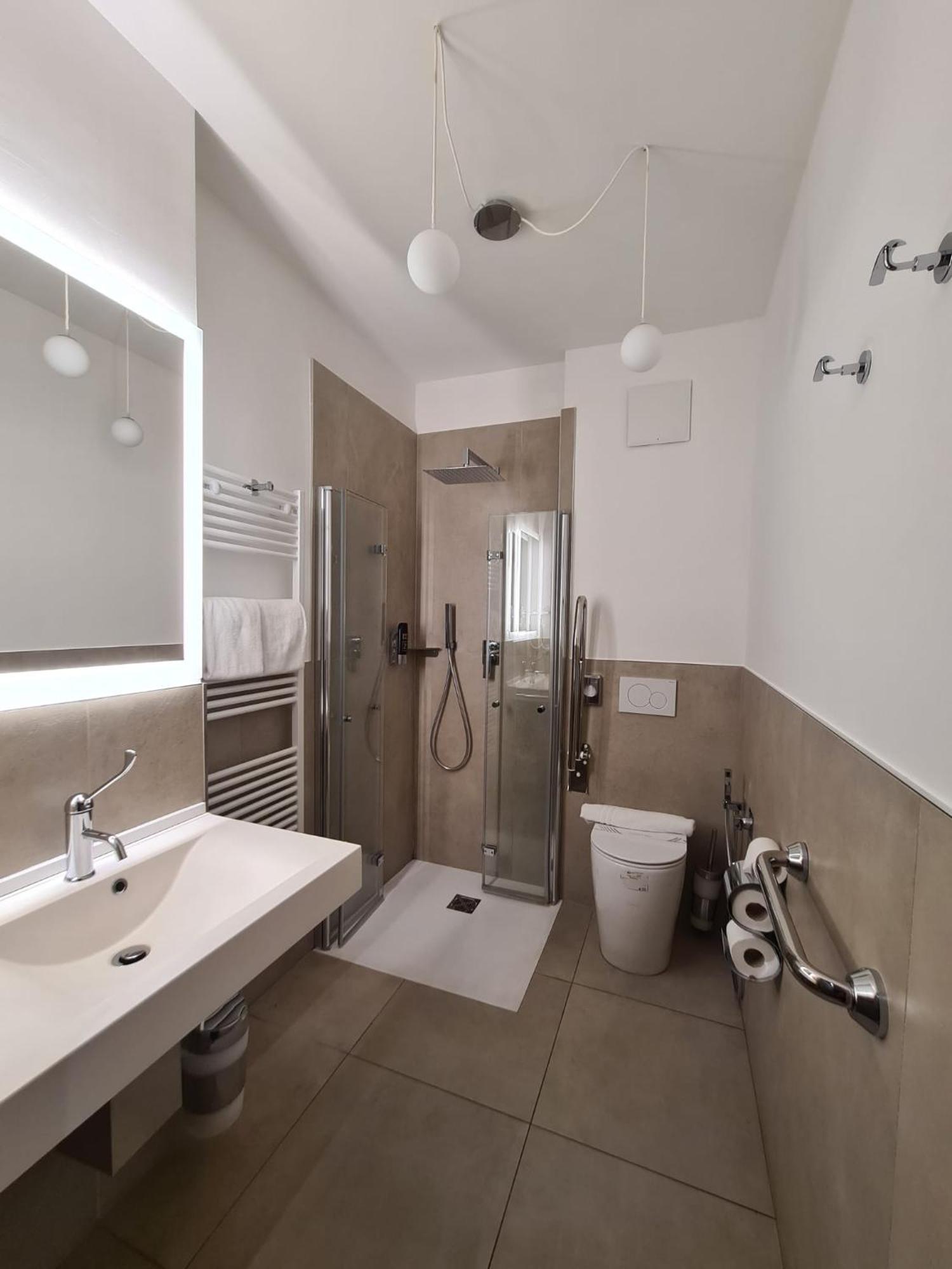 Hotel Asterix Болзано Екстериор снимка
